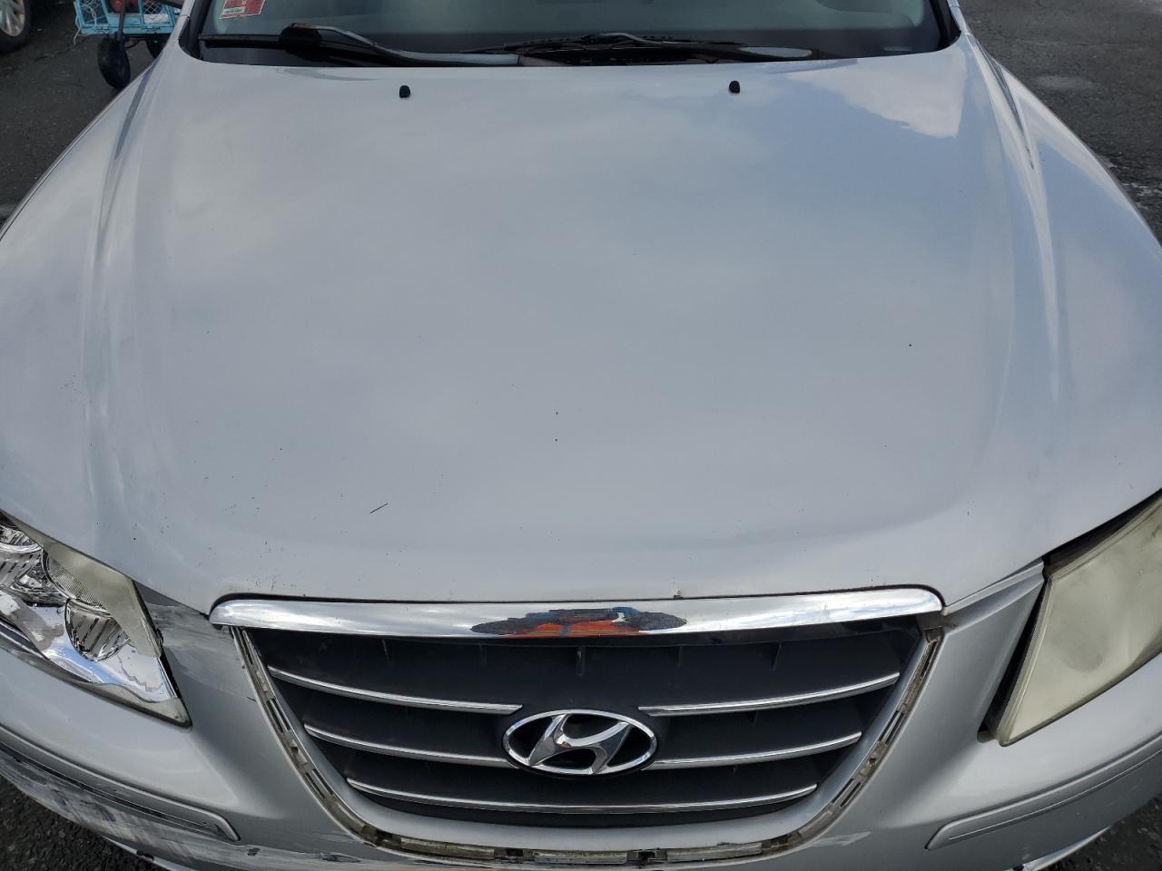 2010 Hyundai Sonata - Image 11
