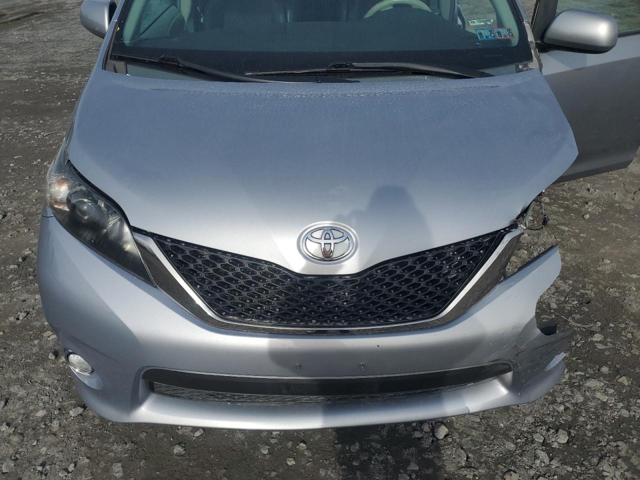 2011 Toyota Sienna - Image 12