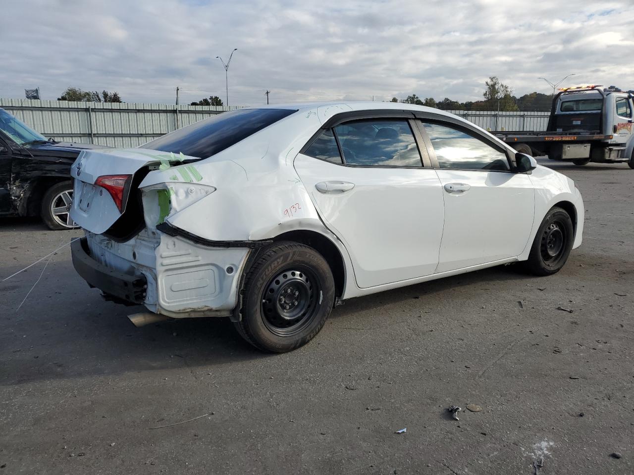 VIN 5YFBURHE7JP768955 2018 TOYOTA COROLLA no.3