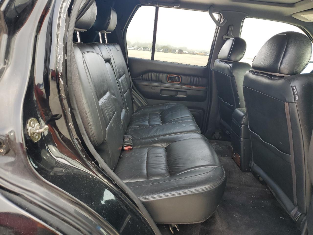 2001 Infiniti QX4 - Image 11
