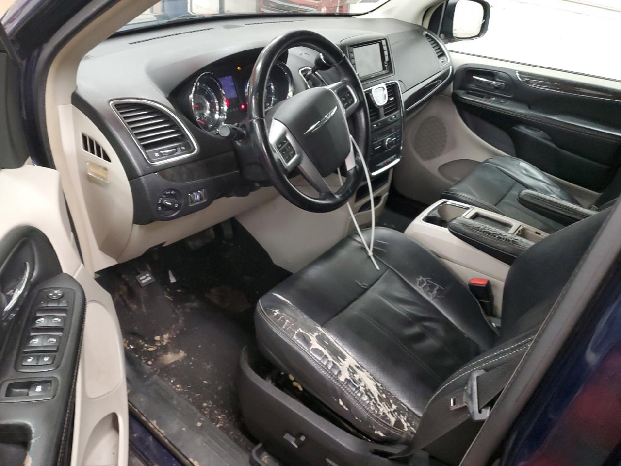 2012 Chrysler Town & Country - Image 8