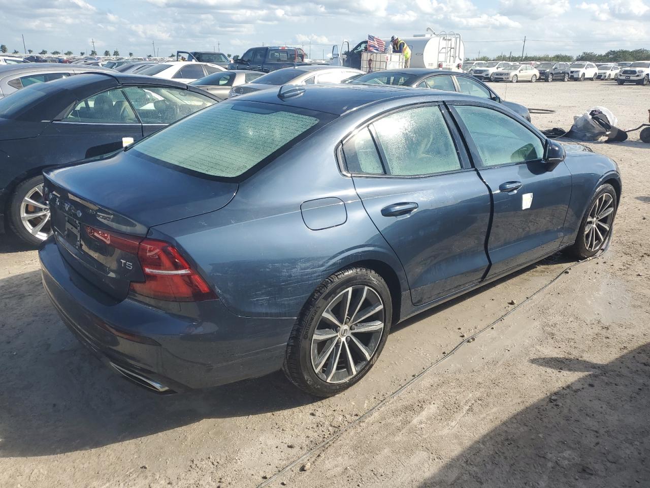 VIN 7JR102FZ4MG112966 2021 VOLVO S60 no.3