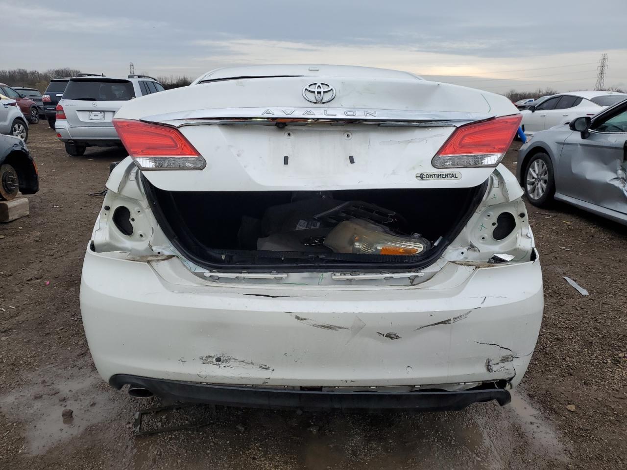 2011 Toyota Avalon - Image 6