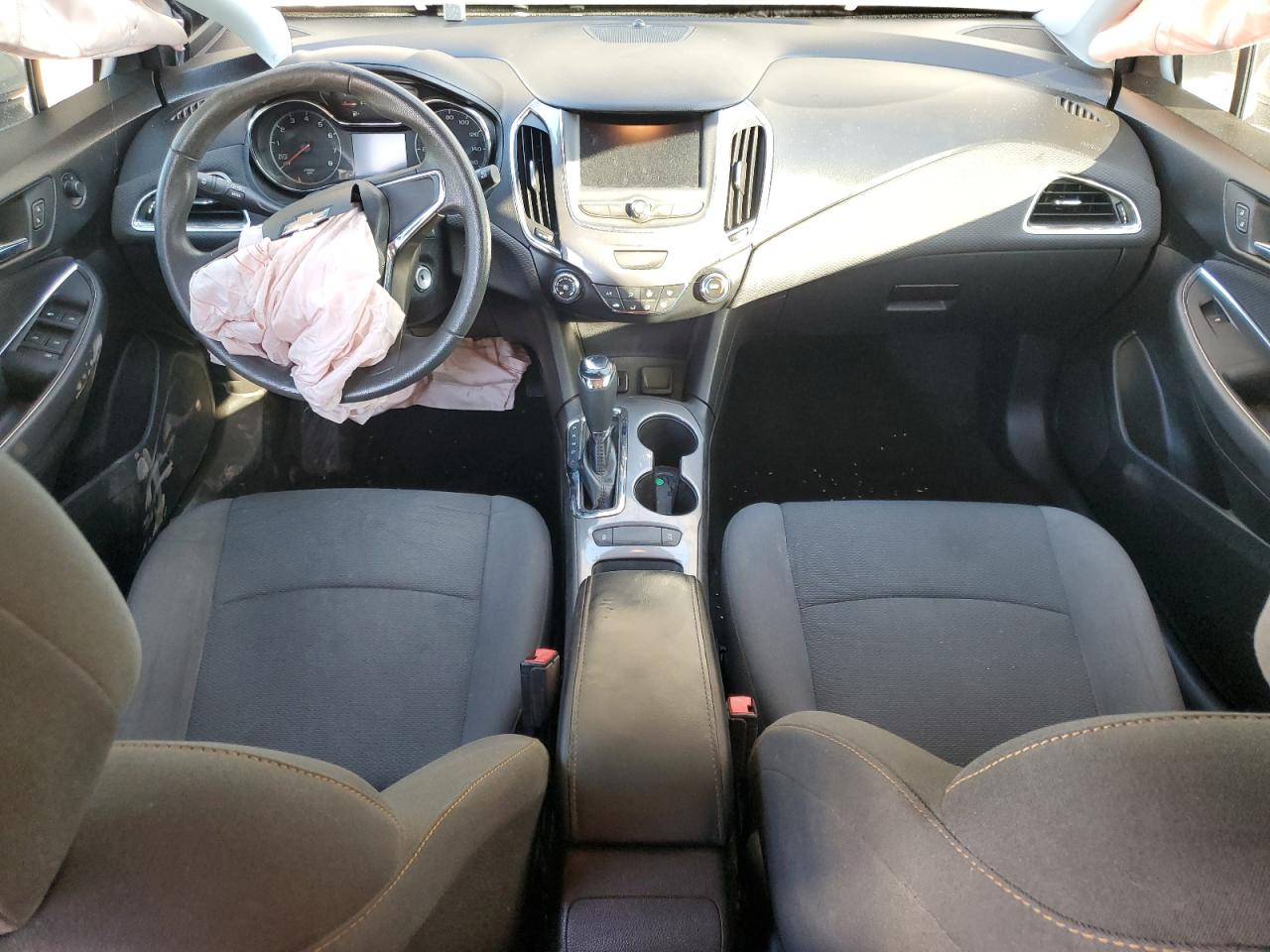 2019 Chevrolet Cruze - Image 8