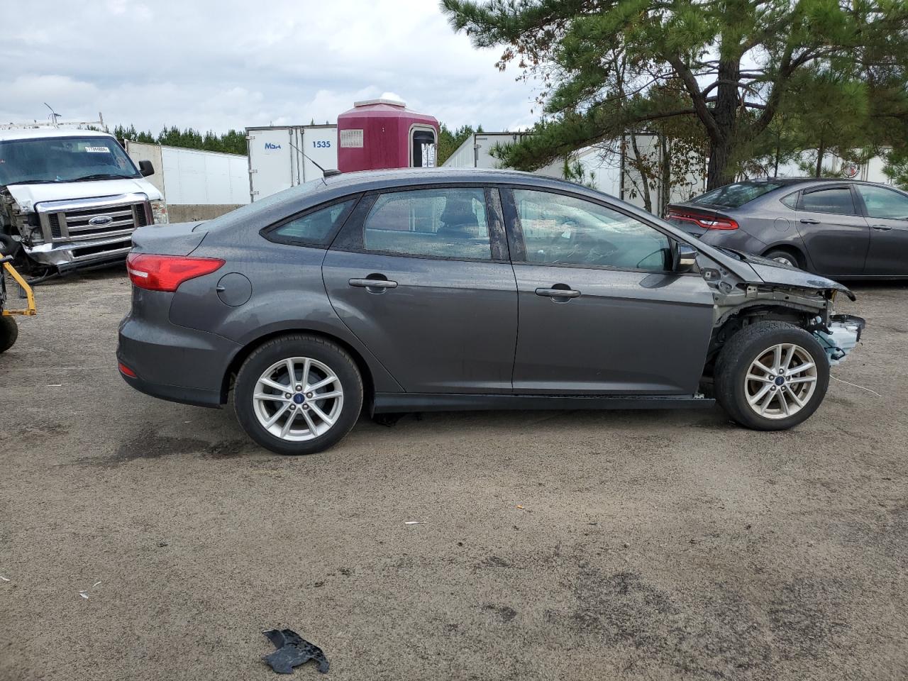 VIN 1FADP3F22HL288448 2017 FORD FOCUS no.3