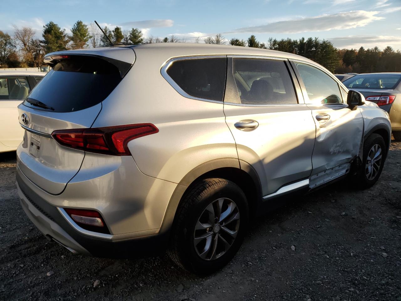 2019 Hyundai Santa Fe - Image 3
