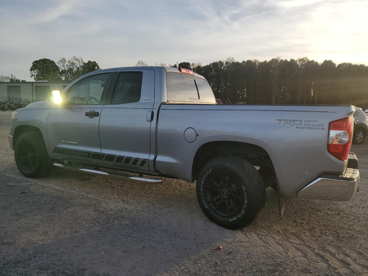 2015 Toyota Tundra - Image 2