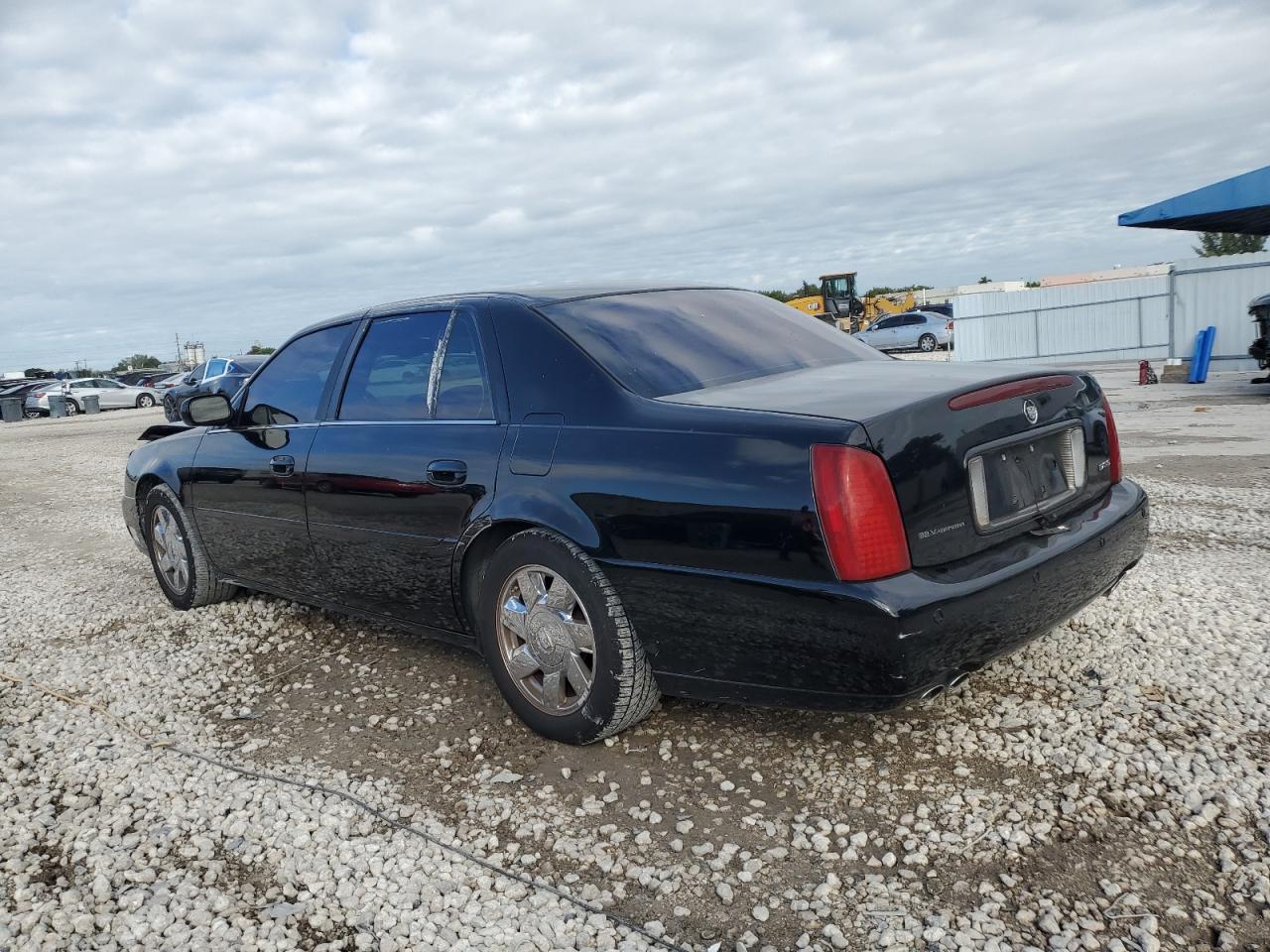 2002 Cadillac De Ville - Image 2