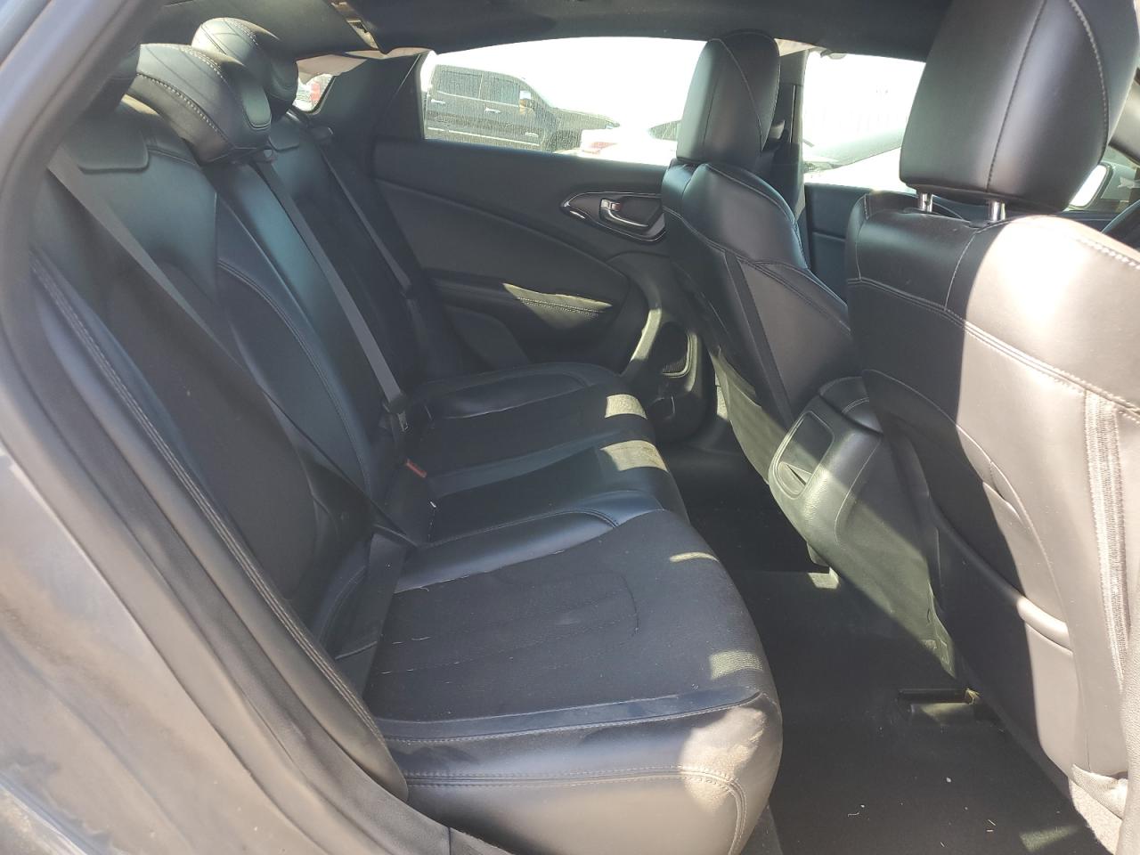 2015 Chrysler 200 - Image 11