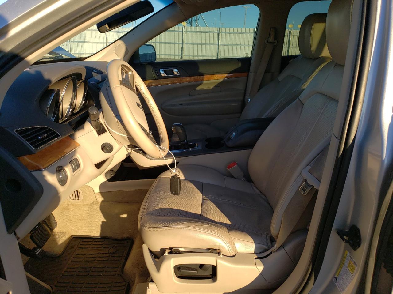 2011 Lincoln MKT - Image 7