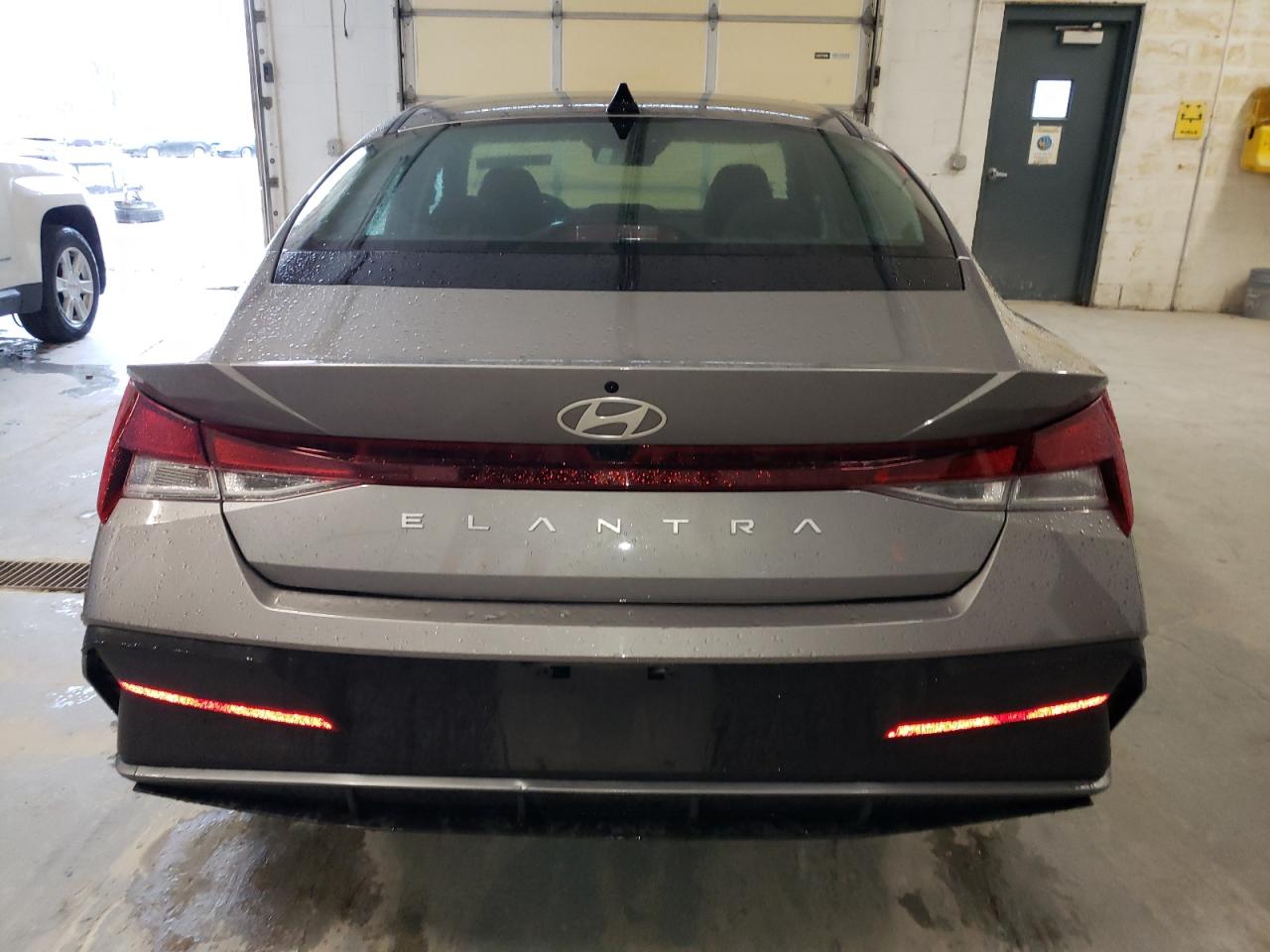 2024 Hyundai Elantra - Image 6