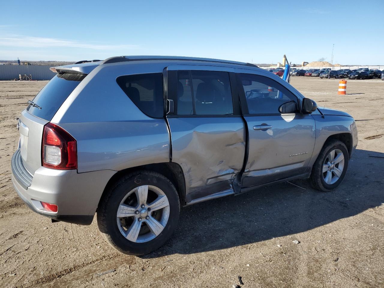 VIN 1C4NJDBB2GD509776 2016 JEEP COMPASS no.3