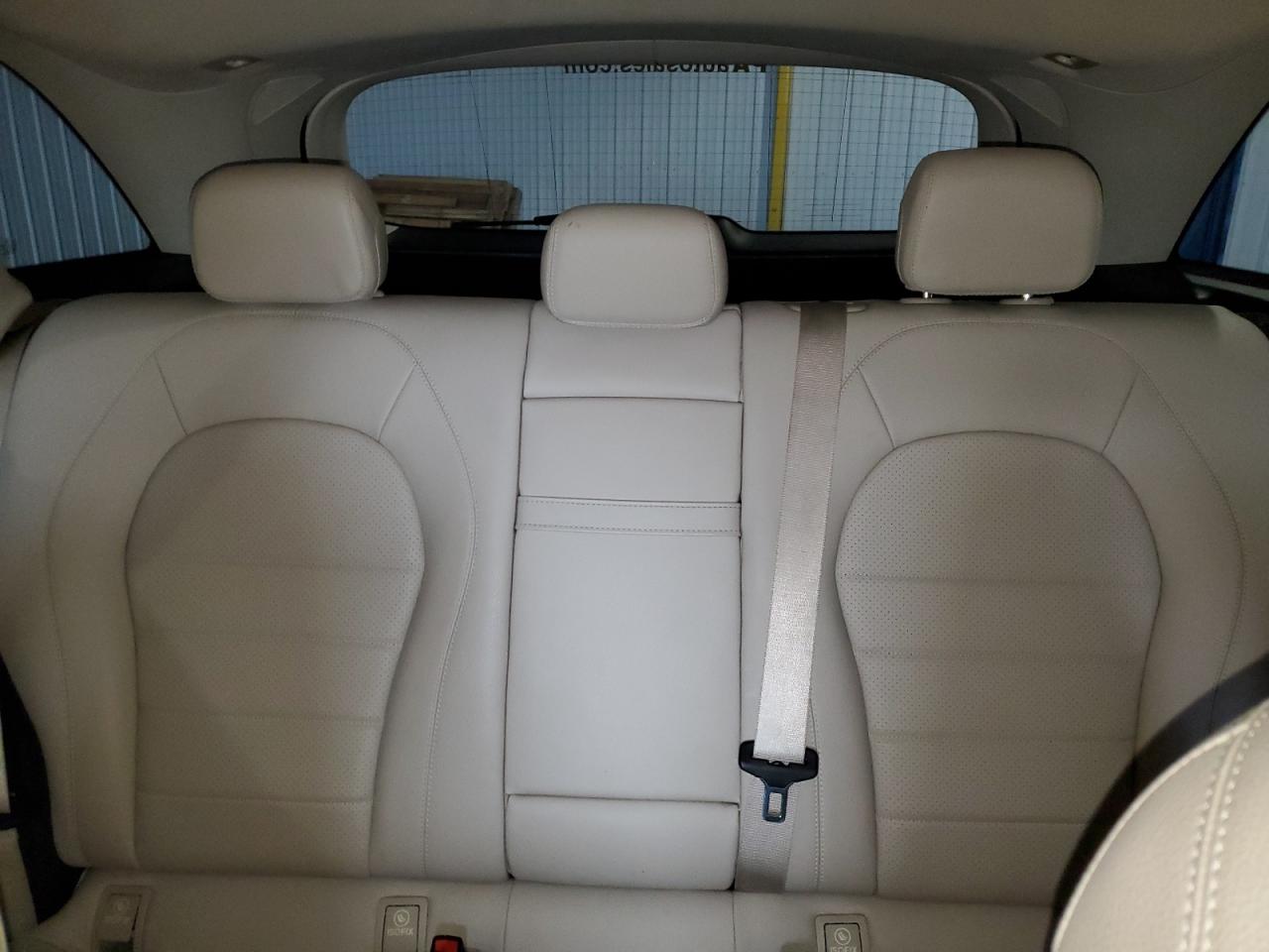 2016 Mercedes-Benz GLC - Image 10