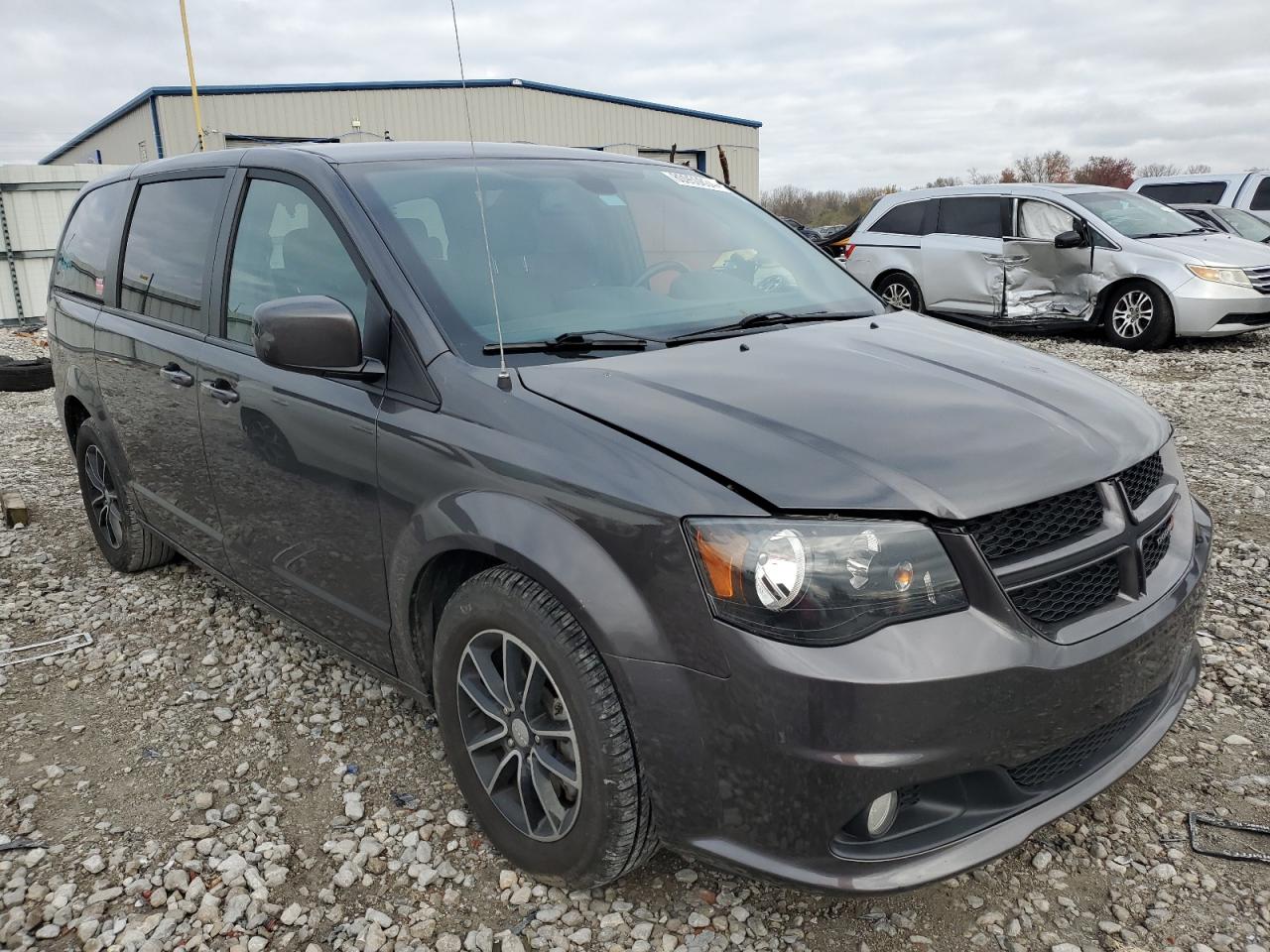 2019 Dodge Caravan - Image 4