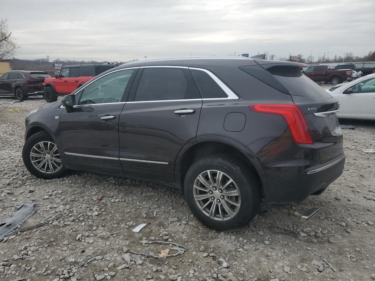 VIN 1GYKNCRS5KZ139601 2019 CADILLAC XT5 no.2