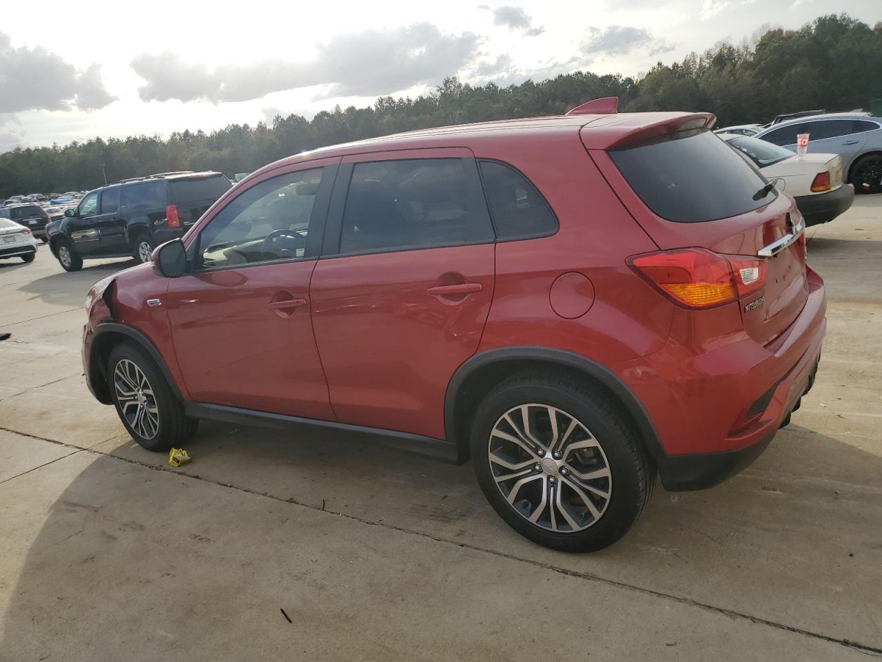 2019 Mitsubishi Outlander - Image 2