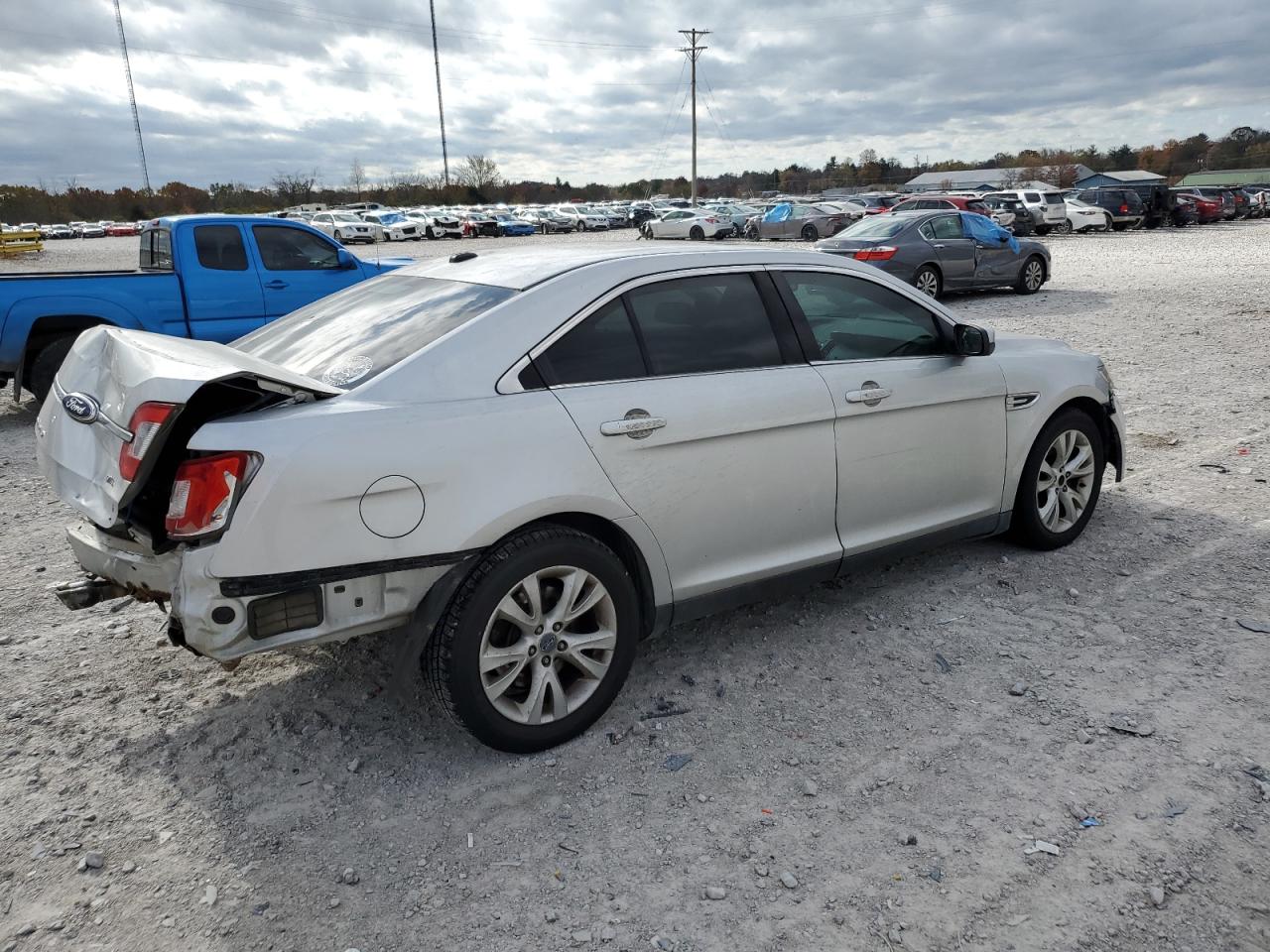 2011 Ford Taurus - Image 3