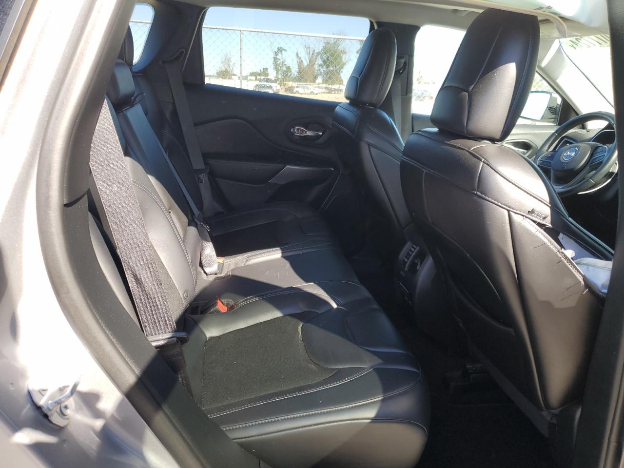 2019 Jeep Grand Cherokee - Image 11