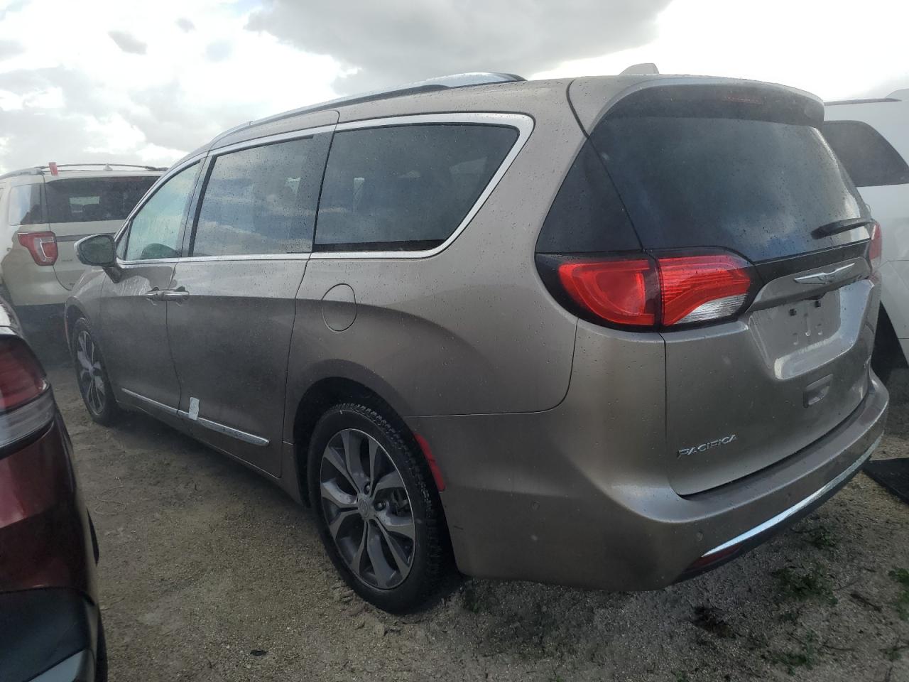 2018 Chrysler Pacifica - Image 2
