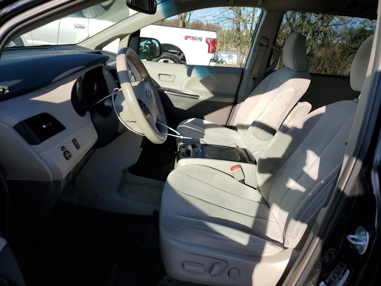2014 Toyota Sienna - Image 7