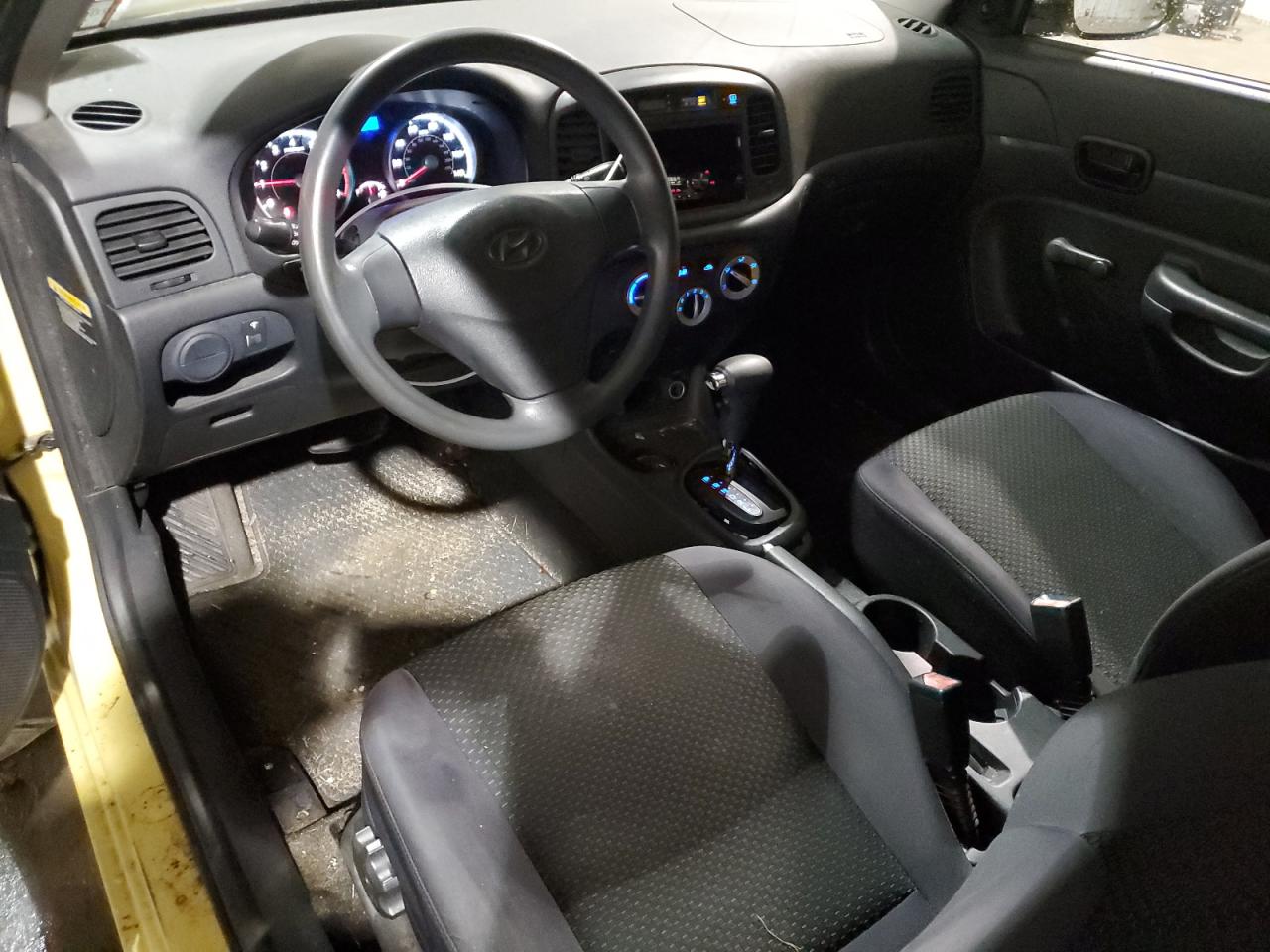 2010 Hyundai Accent - Image 8