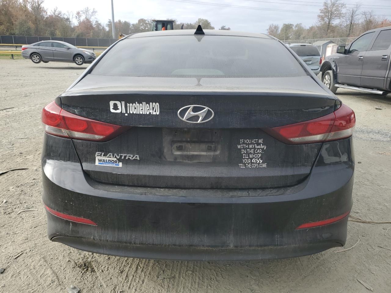 2017 Hyundai Elantra - Image 6