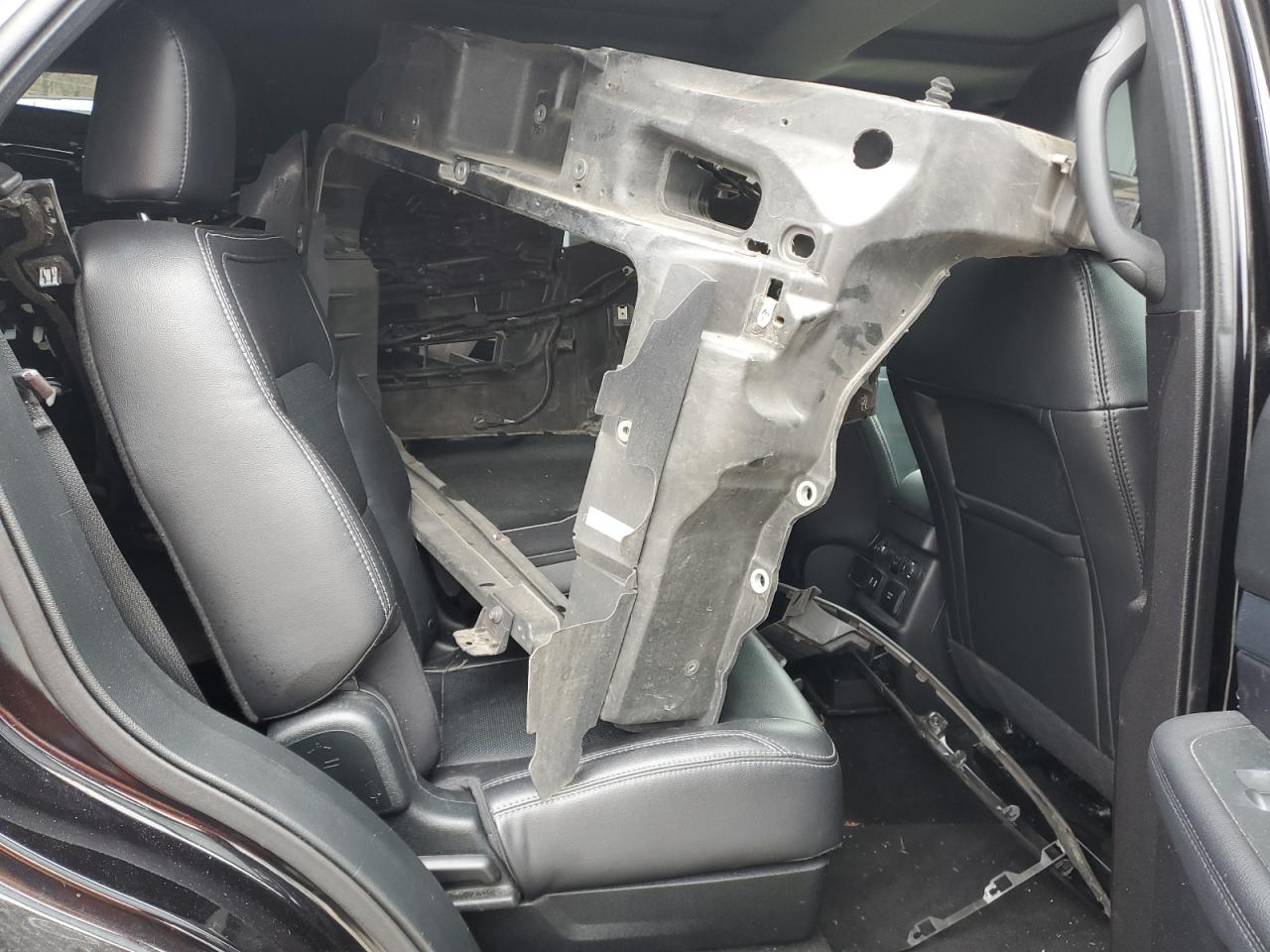2019 Ford Explorer - Image 11