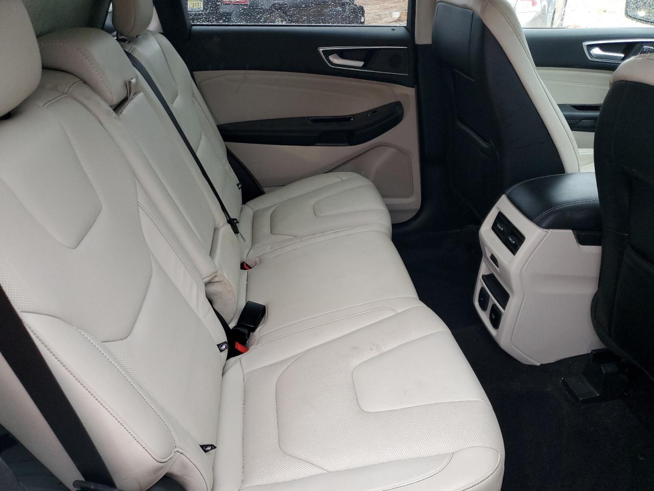 2020 Ford Edge - Image 11