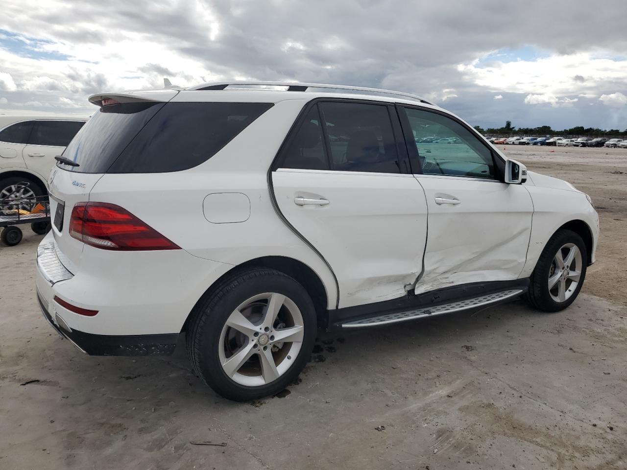 VIN 4JGDA5HBXGA699672 2016 MERCEDES-BENZ GLE-CLASS no.3