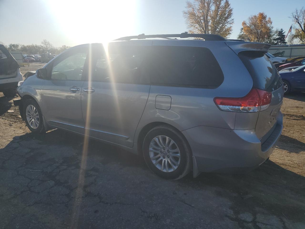 2012 Toyota Sienna - Image 2