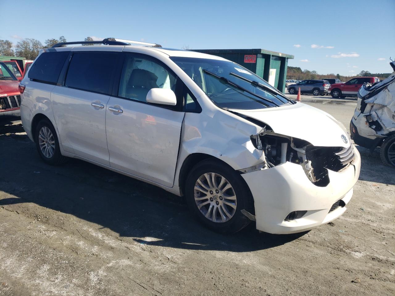 2016 Toyota Sienna - Image 4
