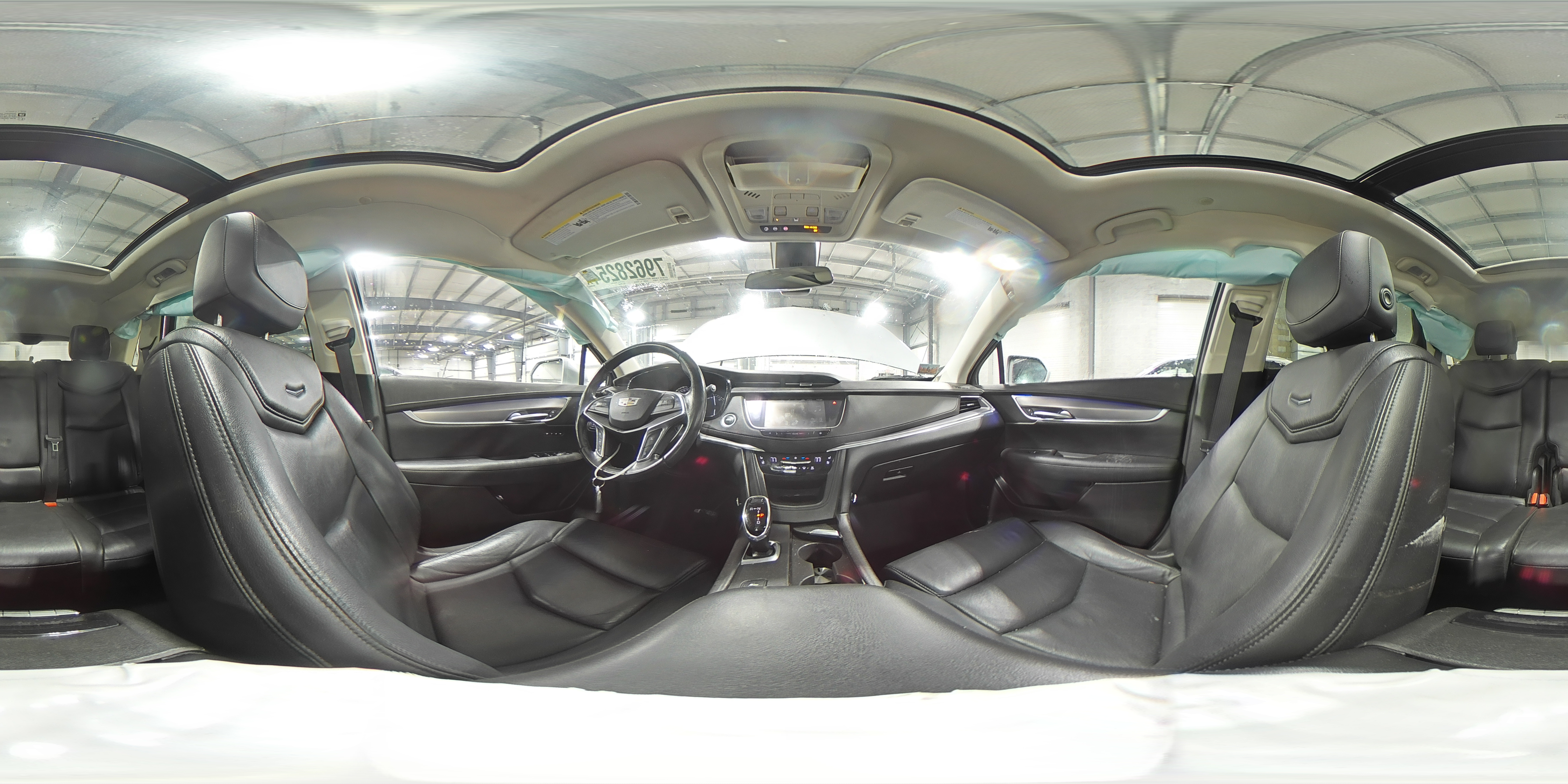 2018 Cadillac XT5 - Image 15