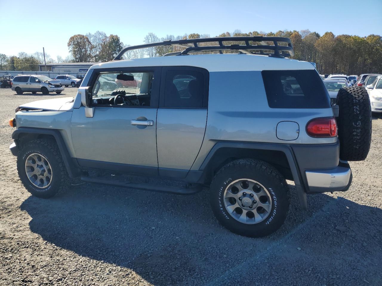 2011 Toyota FJ Cruiser - Image 2