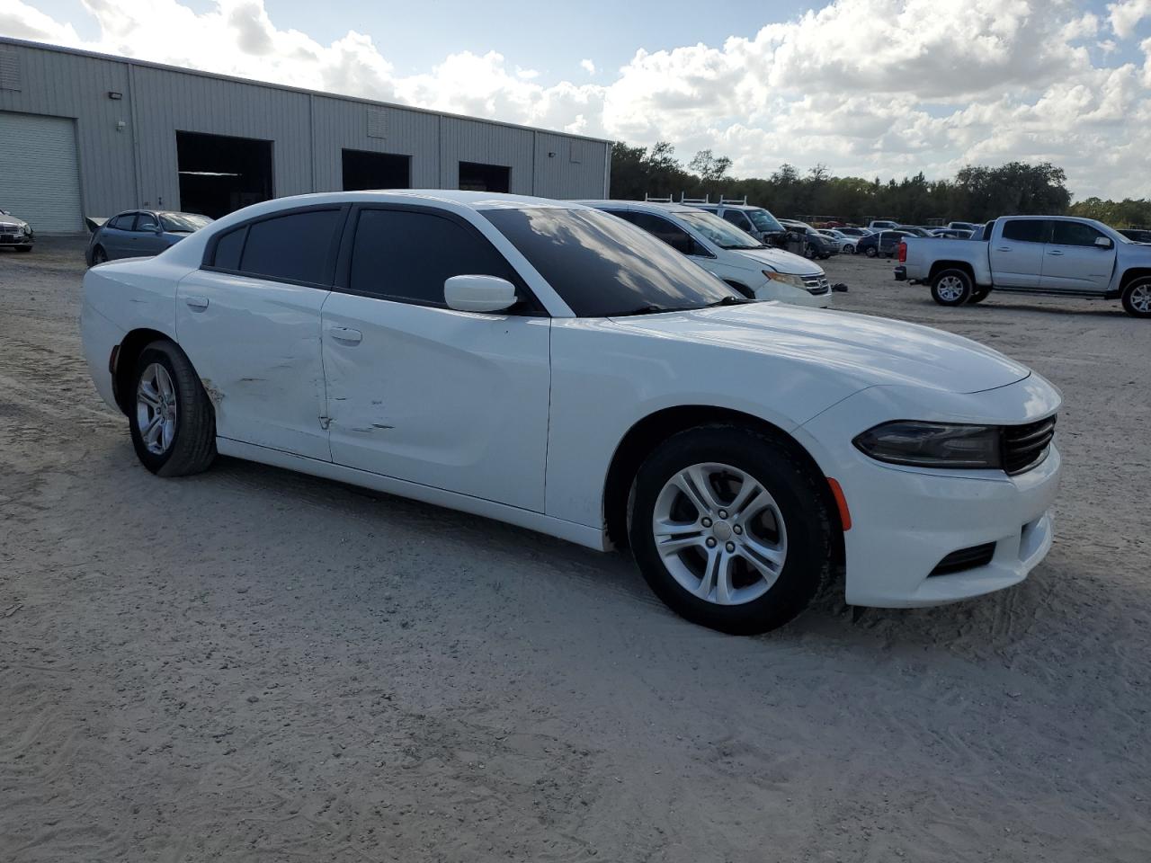 VIN 2C3CDXBG2KH678272 2019 DODGE CHARGER no.4