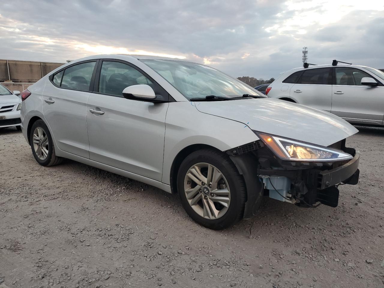 2019 Hyundai Elantra - Image 4