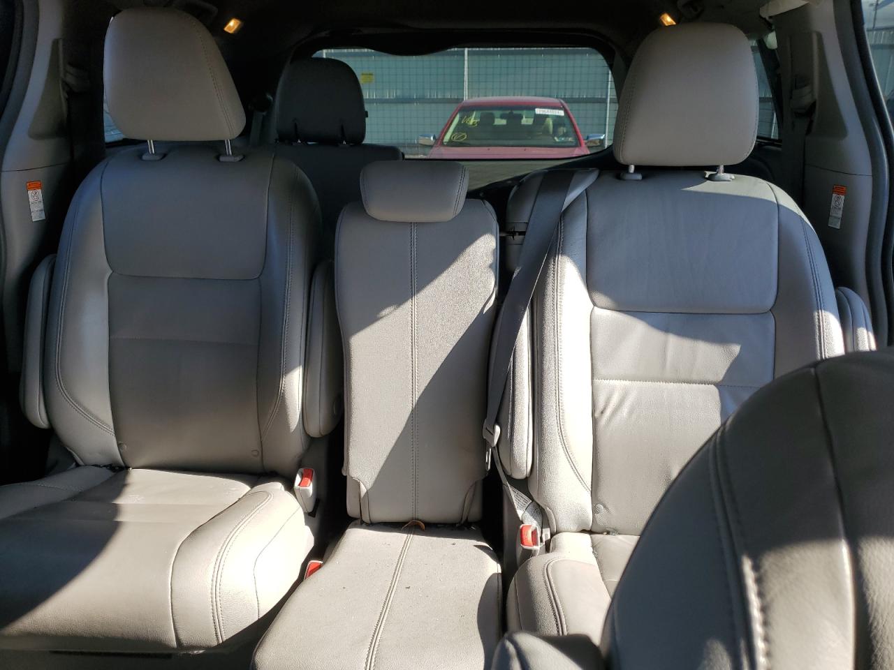 2018 Toyota Sienna - Image 10