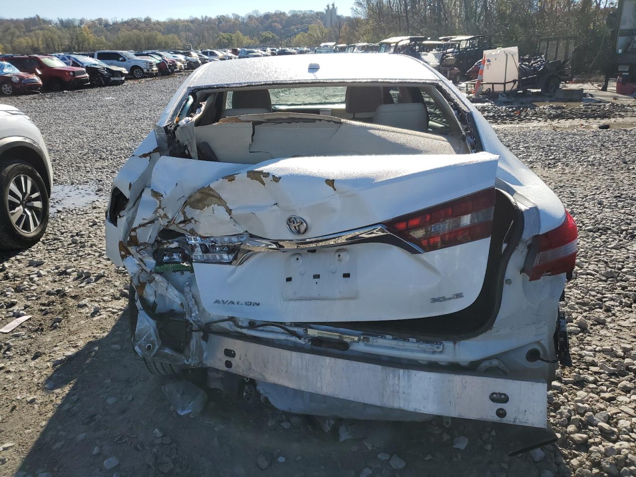 2017 Toyota Avalon - Image 6