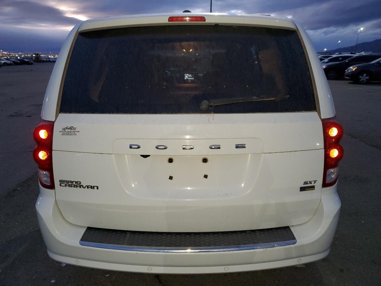 2017 Dodge Caravan - Image 6