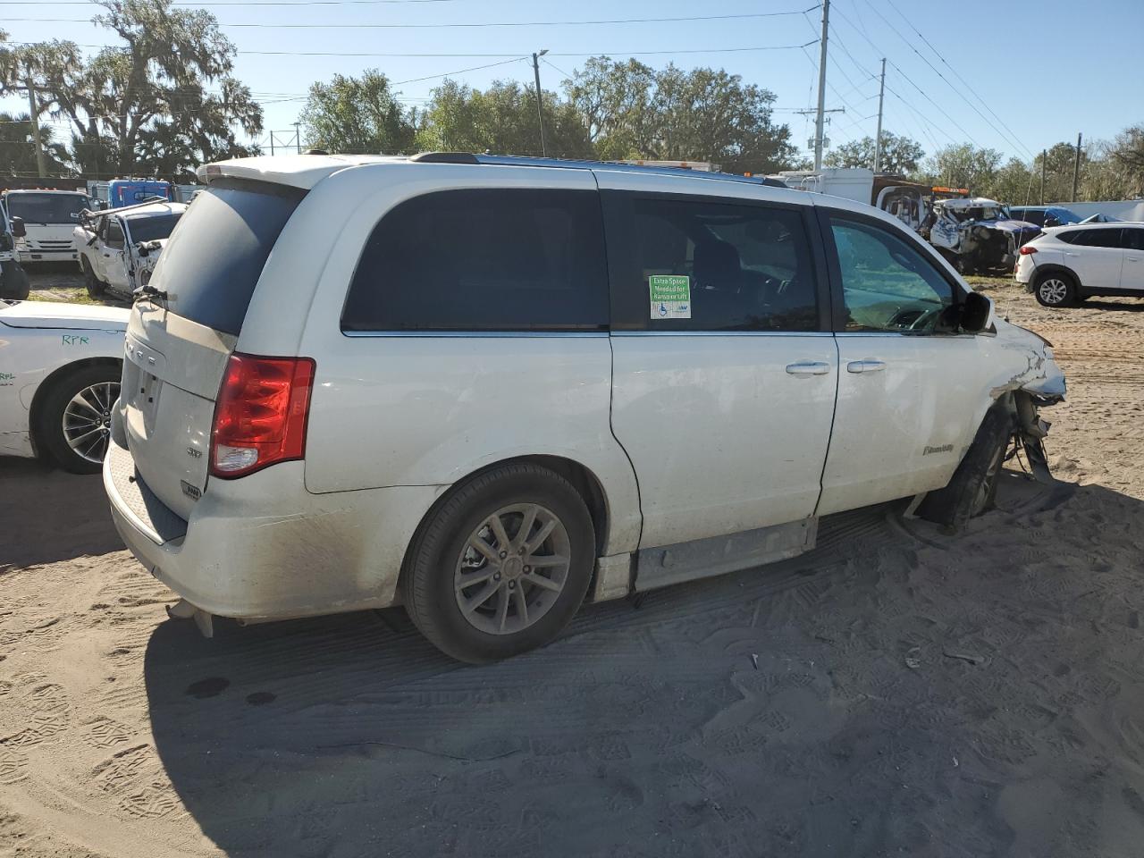 VIN 2C4RDGCG3LR186558 2020 DODGE CARAVAN no.3