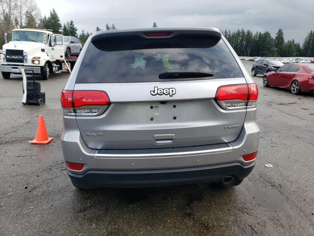 2018 Jeep Grand Cherokee - Image 6