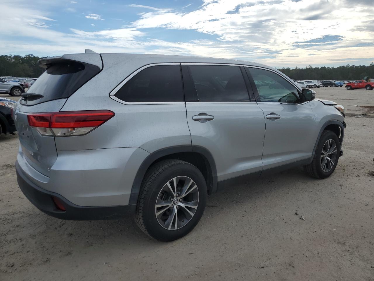 2019 Toyota Highlander Le VIN: 5TDZZRFH5KS357687 Lot: 80450454