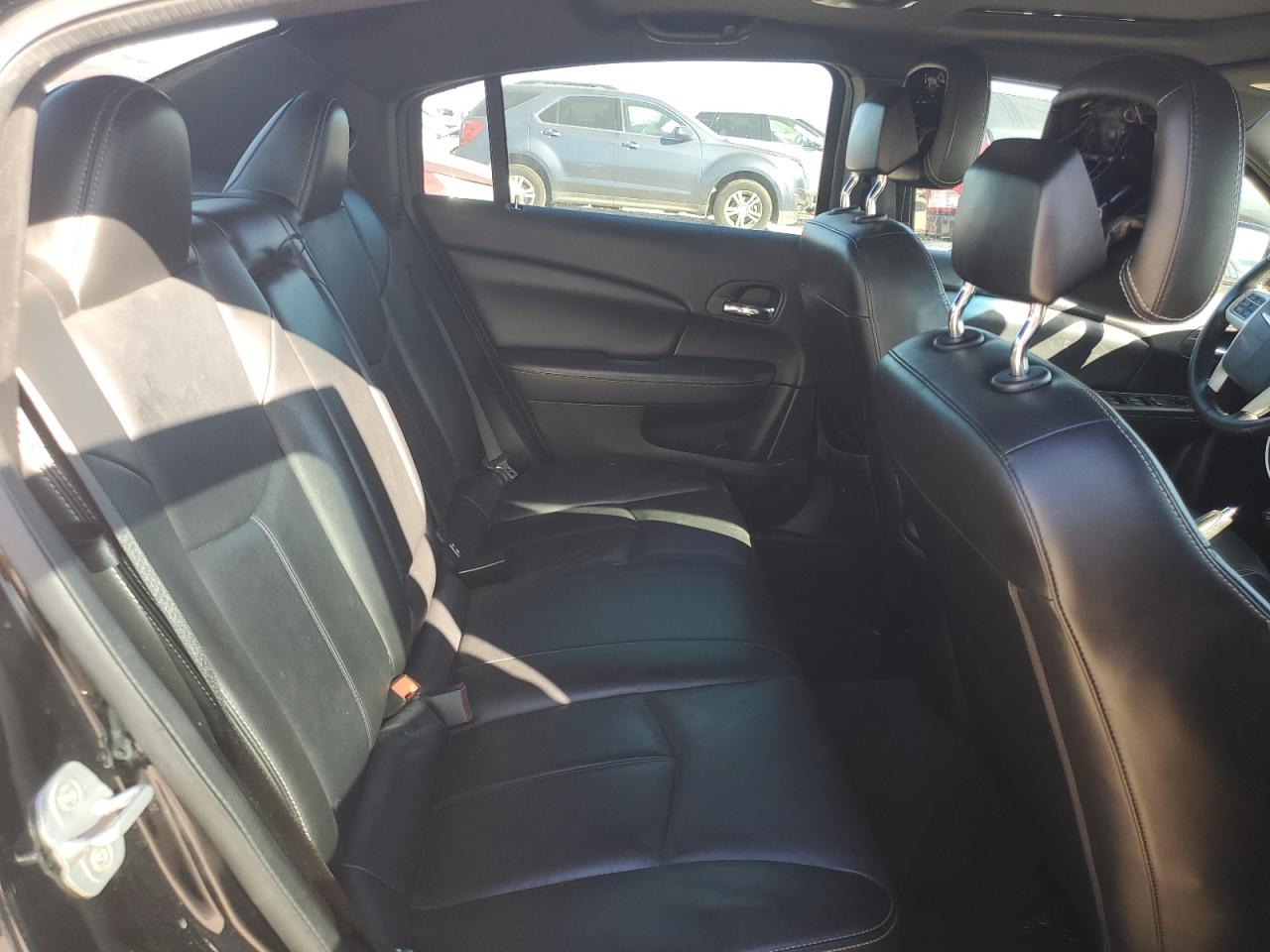2013 Chrysler 200 - Image 10