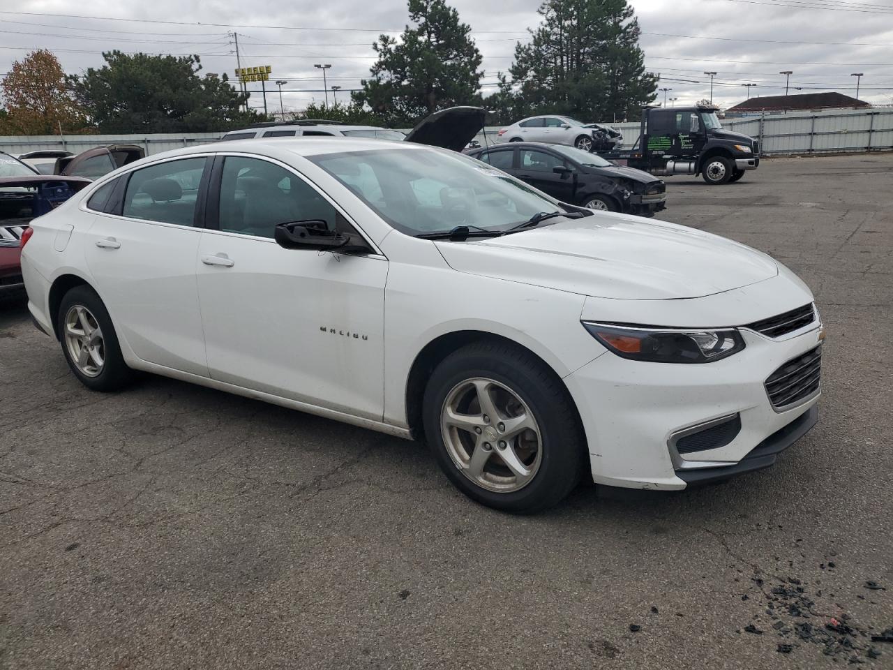 2017 Chevrolet Malibu - Image 4