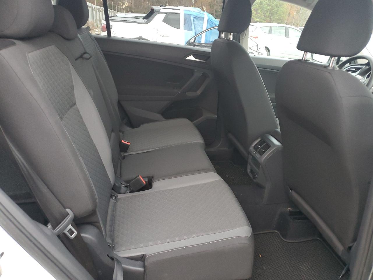 2020 Volkswagen Tiguan - Image 11