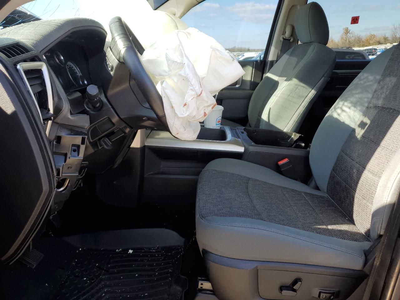 2016 RAM 1500 - Image 7