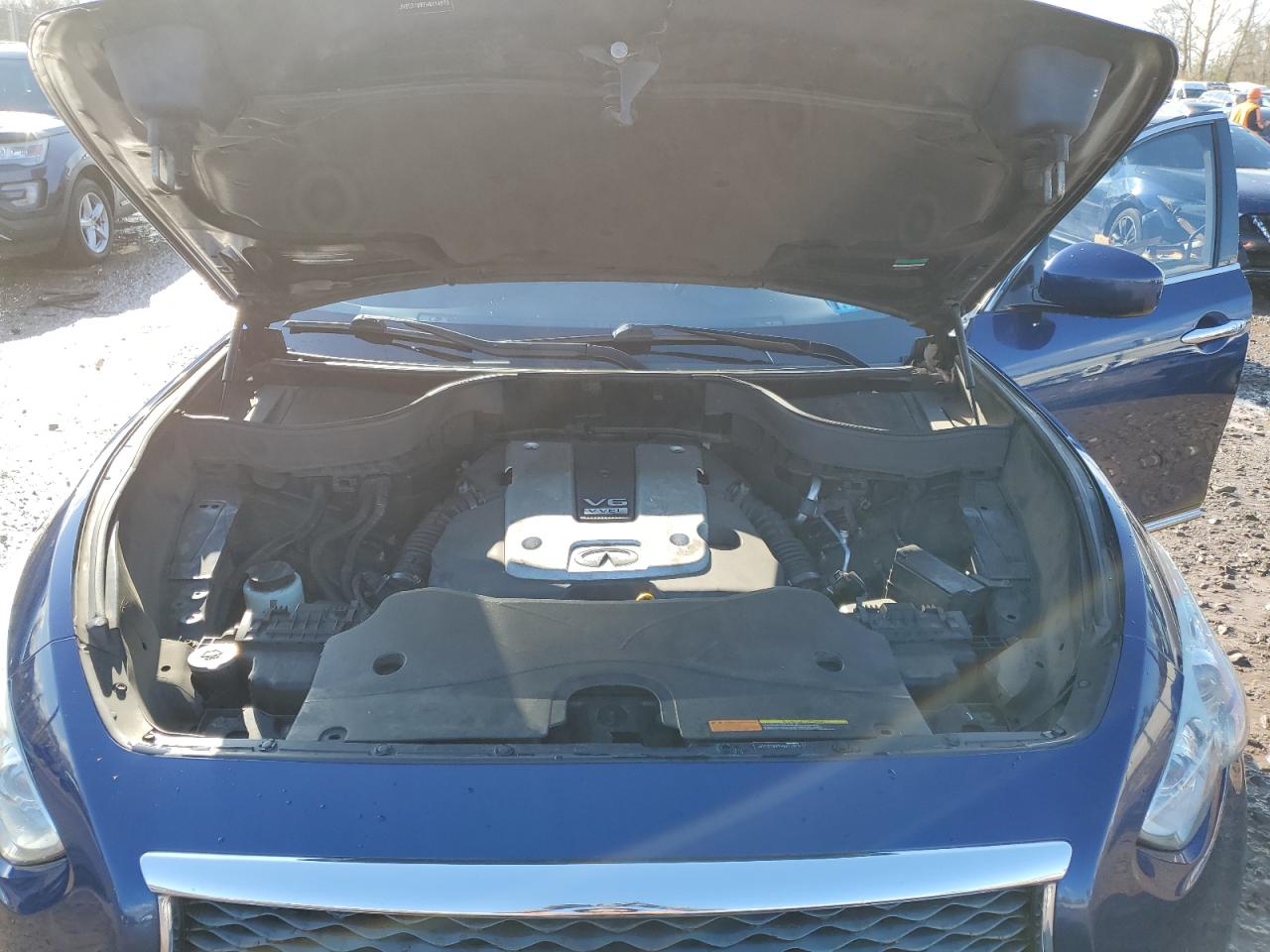 2017 Infiniti QX70 - Image 13