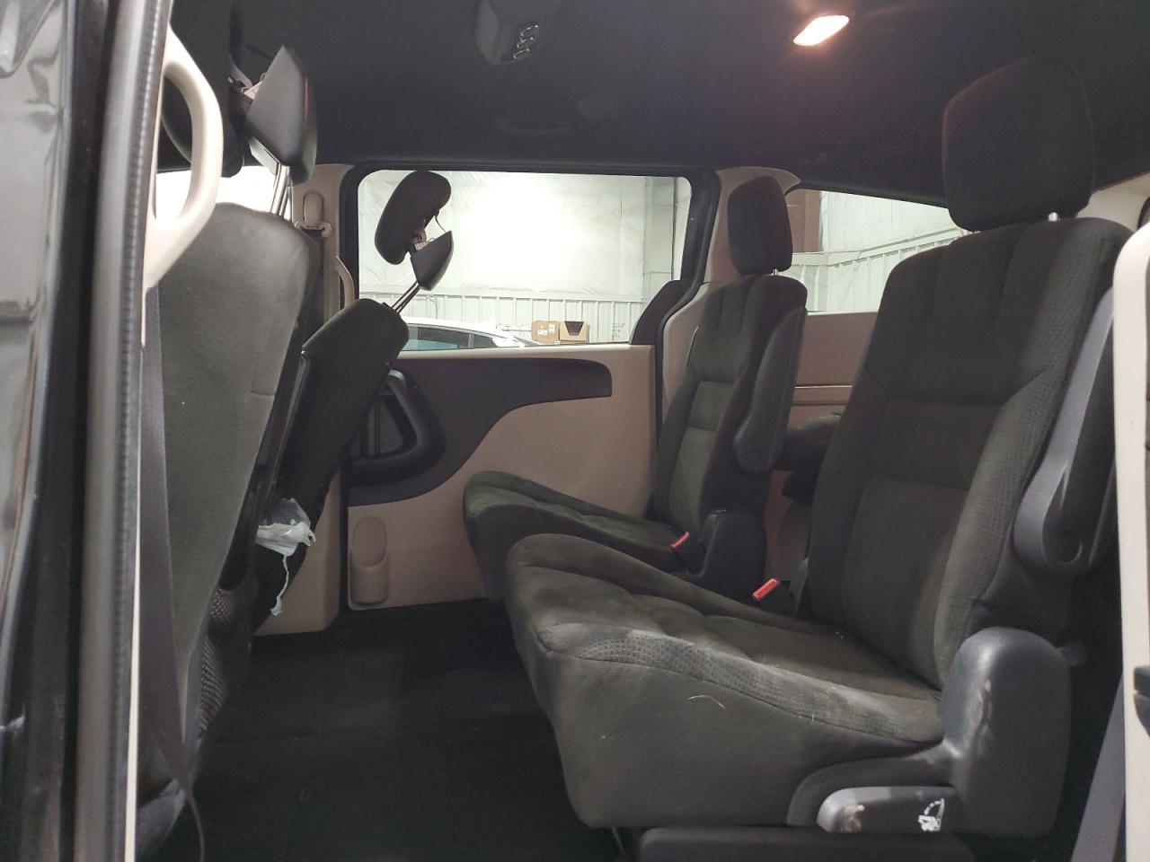 2015 Dodge Caravan - Image 12