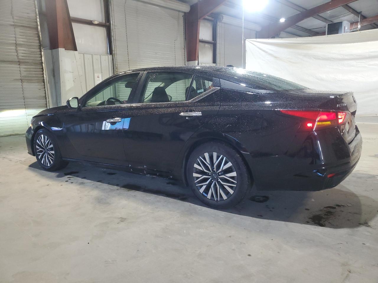 2024 Nissan Altima - Image 2