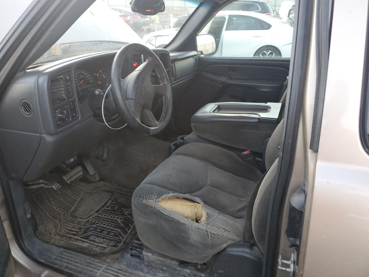 2004 Chevrolet Silverado - Image 7