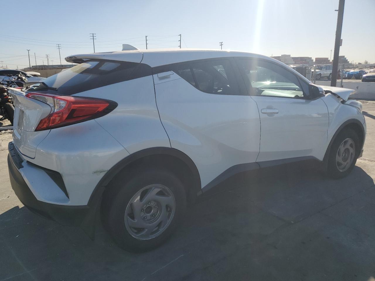 VIN NMTKHMBX8JR028306 2018 TOYOTA C-HR no.3